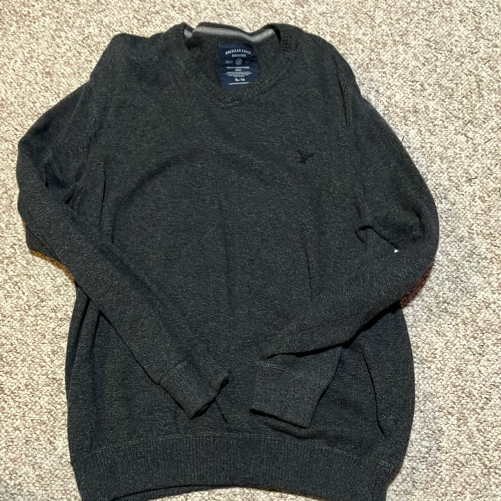 Men’s gray sweater